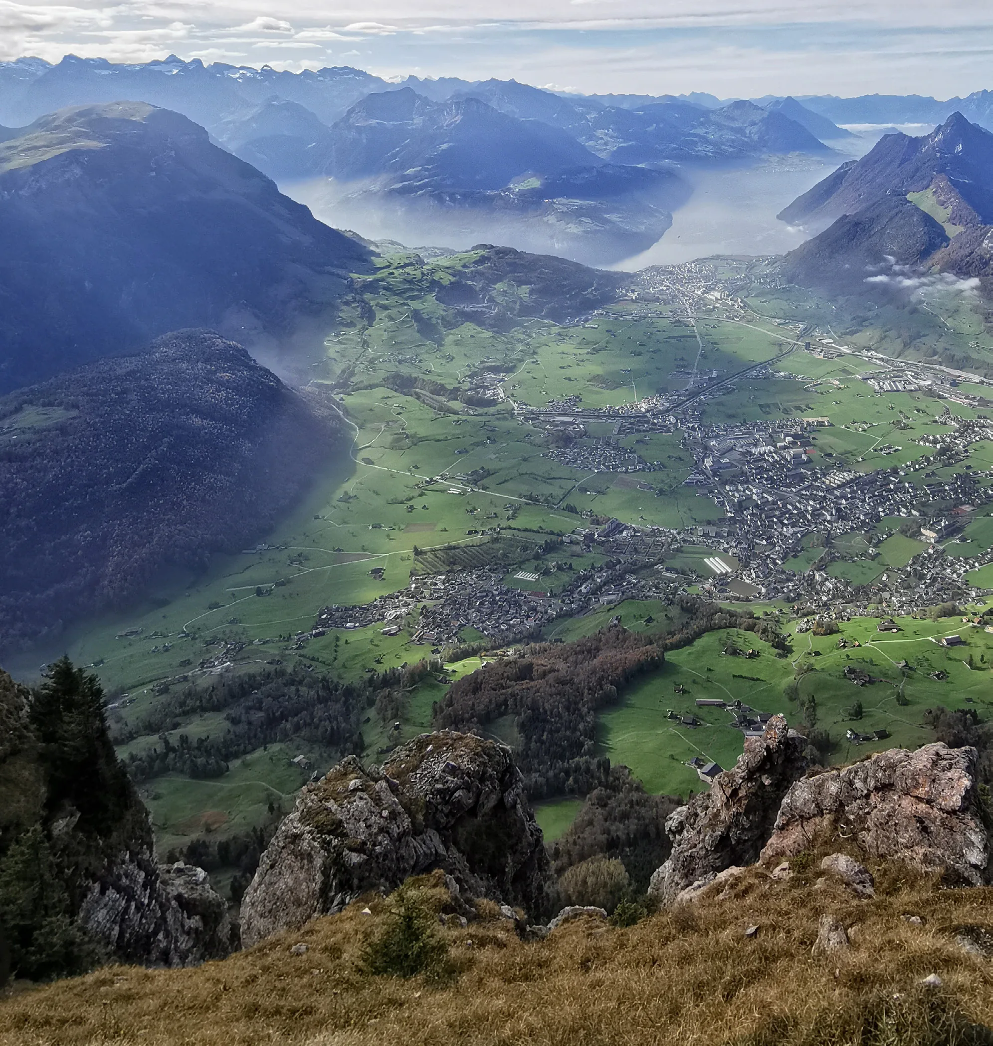 Morgenstimmung über den Mythen mit Blick auf den See
