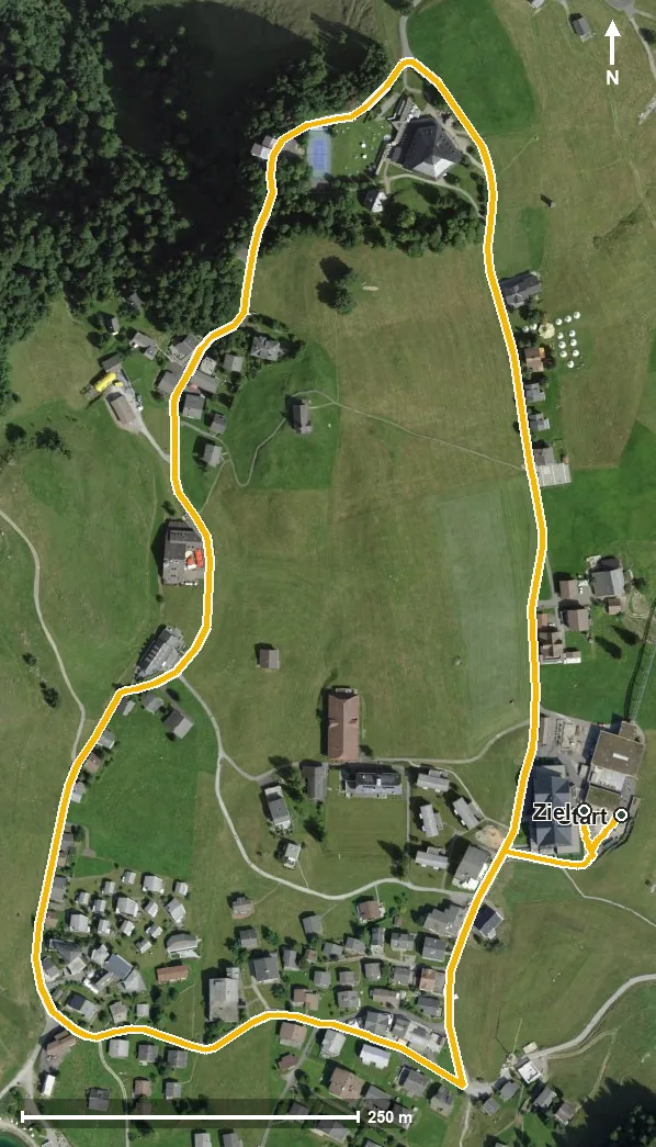 Luftbild Bergdorfrundgang Stoos