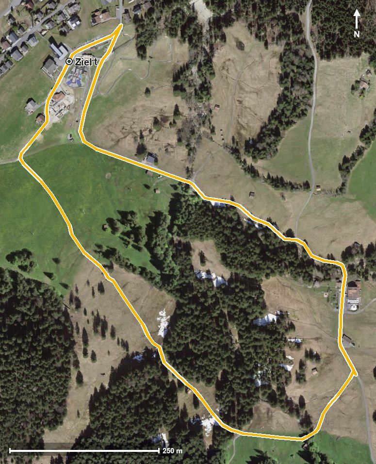 Luftbild mit eingezeichneter Route: Flanierweg Sattel-Hochstuckli